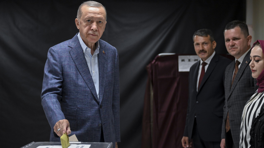 Эрдоган сохраняет лидерство в президентских выборах по подсчетам 95% голосов