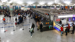 Сотни россиян уже больше суток не могут улететь из Турции из-за задержки рейсов