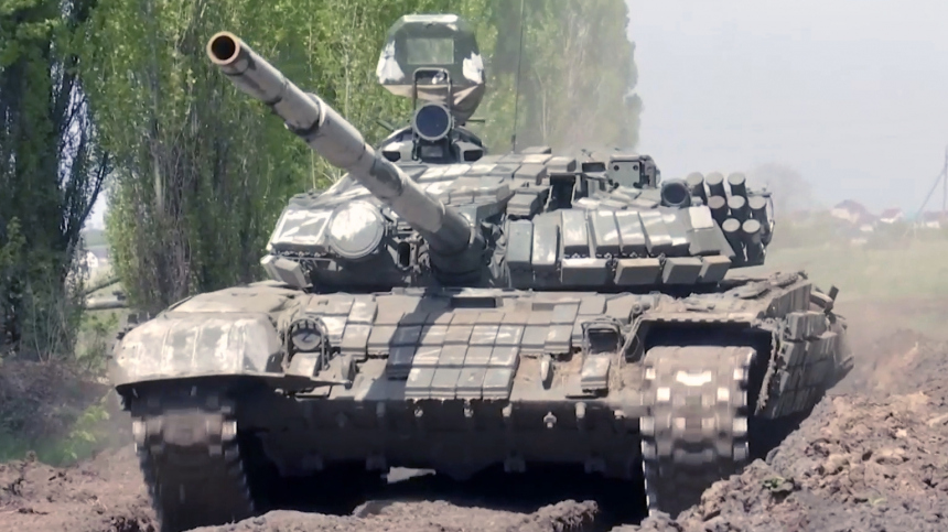 Военные РФ десять часов отбивались от ВСУ из запертого танка