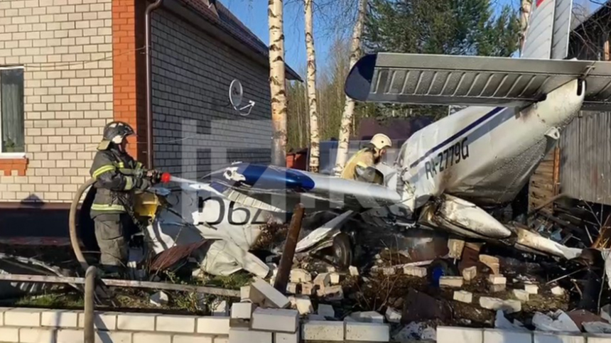 Легкомоторный самолет разбился во время взлета в Коми