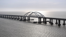Грузовики пока не пустят на Крымский мост