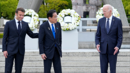 Застыл у камер: Джо Байден потерялся в Хиросиме на саммите G7