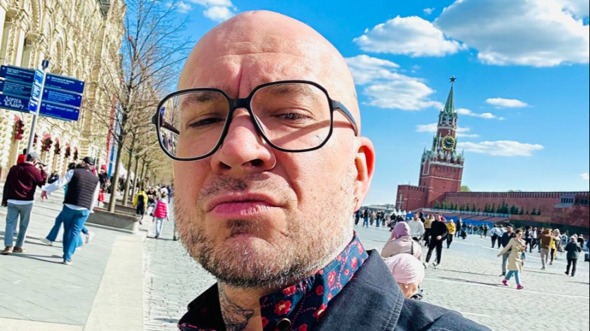 Рэпера Schokk не пускали с флагом РФ на его же концерт в Москве