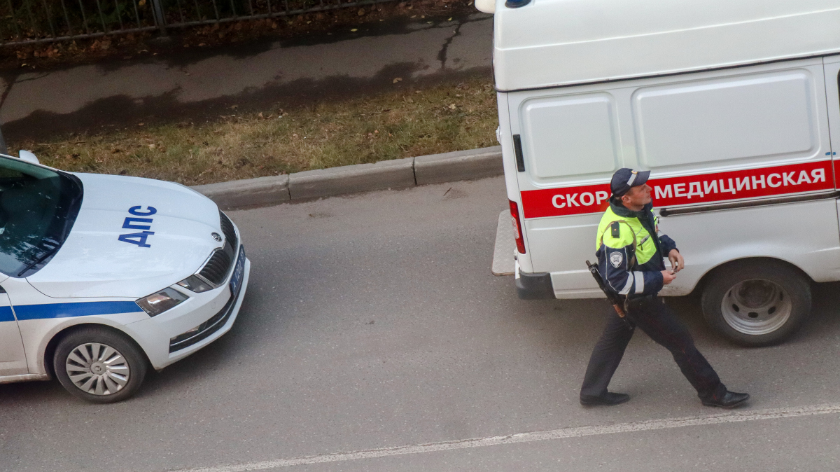 Страшные кадры смертельного ДТП в Хабаровске: жертву пытались спасти  прохожие