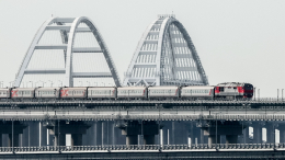 Крымский мост временно закрыли из-за проводимых учений