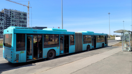 Пострадали пассажиры: автоледи опасно подрезала автобус в Красноярске