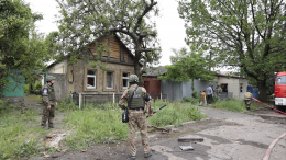 Стреляли из НIМАRS: корреспондент «Известий» показал последствия атаки ВСУ на Донецк