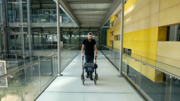 Медицина будущего: ученые смогли поставить на ноги парализованного мужчину
