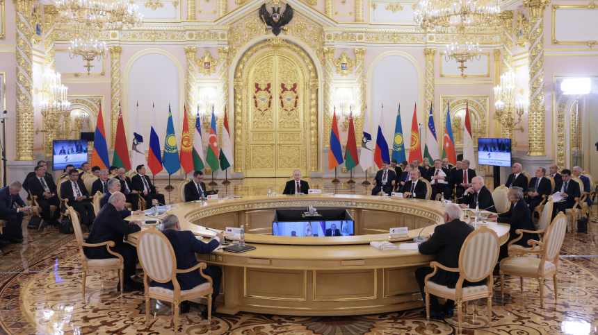 Уступки ради мира: к чему пришли Баку и Ереван на саммите ЕАЭС