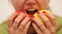 Скрытая опасность: какие последствия может спровоцировать переедание фруктов