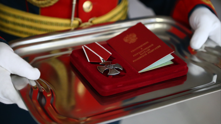 Путин наградил орденом Мужества подполковника Александра Никитина