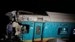 Не менее 50 человек погибли при столкновении поездов в Индии — видео с места аварии