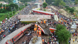 В Индии назвали причину чудовищной катастрофы с крушением поездов