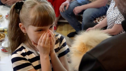 Пушилин передал девочке из Енакиево щенка в подарок от Путина