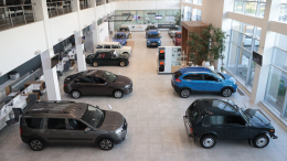 Продажи автомобилей в России выросли в 2,6 раза за год