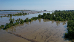 Каховская ГЭС почти полностью ушла под воду — эксклюзивные кадры