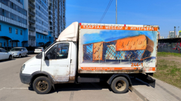 Жители ополчились: как в Петербурге борются с рекламными фургонами