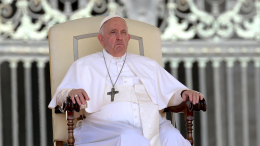 В Ватикане рассказали о состоянии Папы Римского после сложной операции