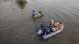 Зона бедствия: жители Херсонской области спасают утонувшее имущество