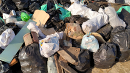 В России предложили запретить выбрасывать одежду в мусорные баки