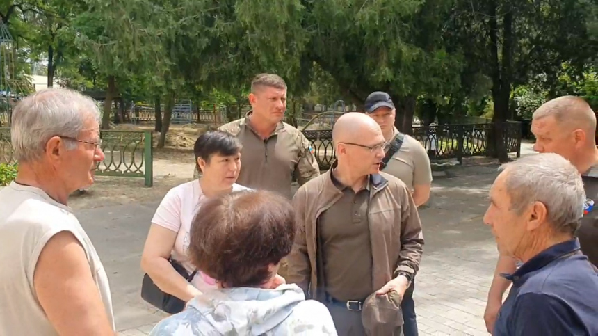 Кириенко посетил пункт временного размещения в Херсонской области
