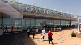 Два пассажирских самолета столкнулись в японском аэропорту