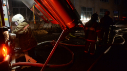 В Москве горит автосервис на площади 500 «квадратов»