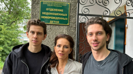 Елена Север с сыновьями посетили больницы Донбасса в канун Дня медработника