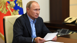 Путин заявил об отсутствии необходимости вводить военное положение в России