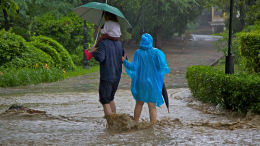 «Город плавал»: проливные дожди ударили по Крыму и Кубани