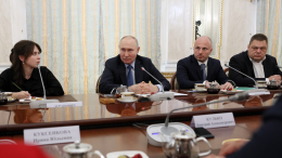 «Будет продолжать эту практику»: Песков о встрече Путина с военкорами