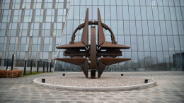 Европарламент призвал НАТО пригласить Украину в состав Альянса