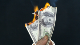 «Доллар умирает»: Сечин рассказал о финансовых проблемах США