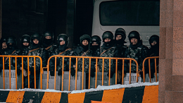 Полиция пошла на штурм захваченного отделения банка в Астане