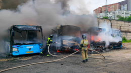 Во Владивостоке сгорели четыре маршрутных автобуса