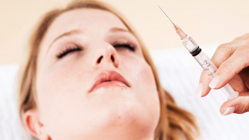 «Трупные» уколы: зачем косметологи в США делают инъекции из тканей мертвых людей