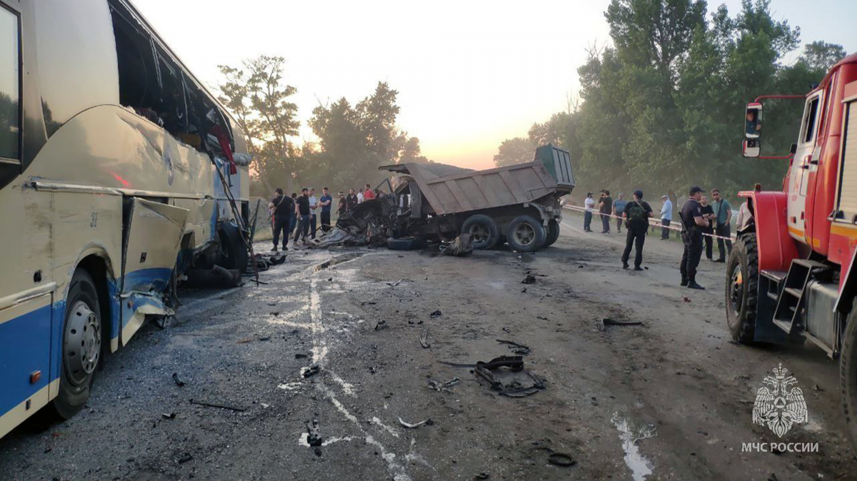 Почему в Дагестане столкнулись автобус и КАМАЗ