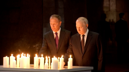 Путин зажег свечу у монумента «Скорбь» в Музее Победы