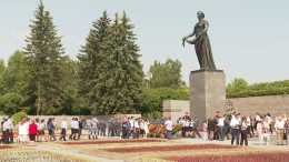 Память погибших в годы ВОВ почтили в Петербурге и Воронеже