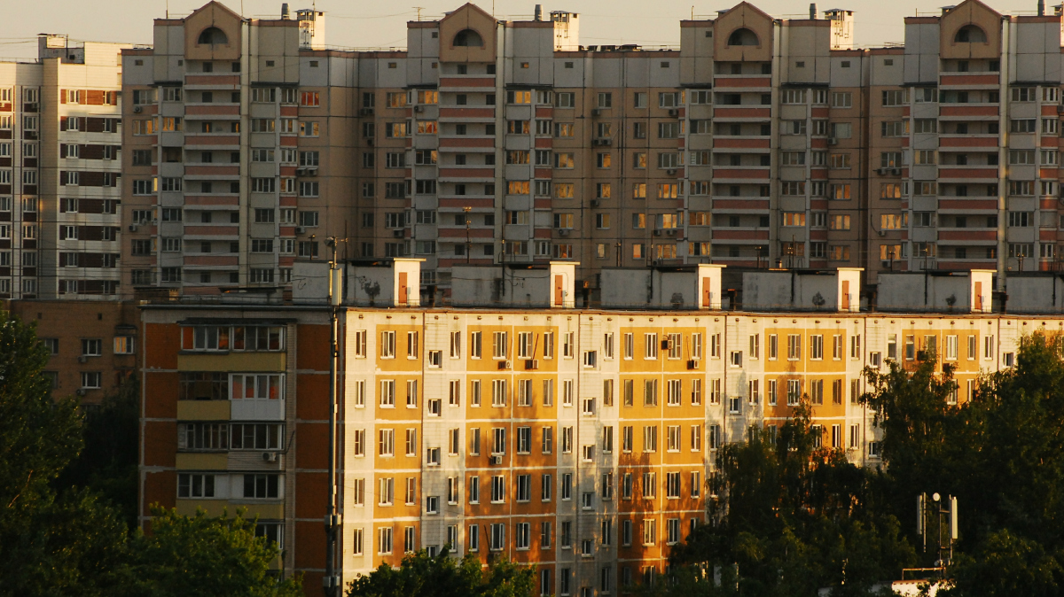 Фото: как девочка упала с балкона в Москве