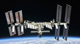 Российские космонавты вернули на МКС материалы, пробывшие за бортом 19 лет