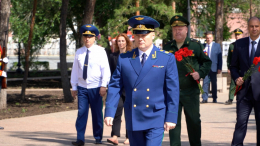 Генпрокурор Краснов прибыл с рабочим визитом в Оренбург и возложил венок к Вечному огню