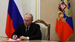 Путин подписал закон об аресте на срок до 30 суток за нарушение военного положения