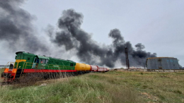 Пожарный поезд прибыл для тушения возгорания на нефтебазе в Воронеже
