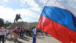 Политолог Солонников: Важно продемонстрировать единство и не дать России развалиться