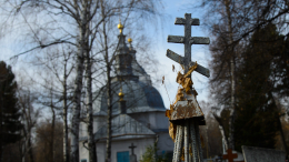 Москвича обманули «сотрудники банка» и отправили его на кладбище