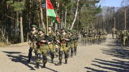 Лукашенко привел армию Белоруссии в полную боеготовность на фоне событий в РФ