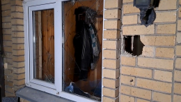 Опубликованы кадры последствий обстрела Донецка, где погибла женщина