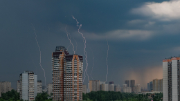 Дождь, гроза и град: на Москву надвигается стихия