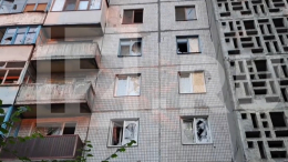 Дыра в асфальте и лужа крови: кадры последствий обстрела Донецка со стороны ВСУ